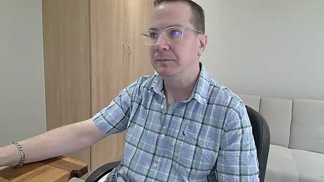 BrettJ81 online show from 10-11-25, 09:43