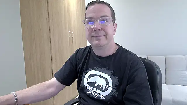 BrettJ81 online show from 12-01-25, 09:43