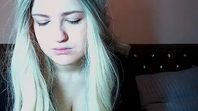 Sara4uu online show from 12-14-25, 12:44