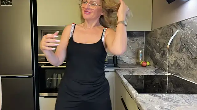 Snapshot of mommy_nadin chatting on 10-13-25, 05:03 mommy nadin online show from 10-13-25, 05:03