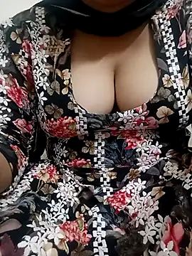 Snapshot of 09punjabi chatting on 10-18-25, 03:52 09punjabi online show from 10-18-25, 03:52