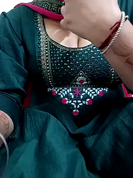 Snapshot of 09punjabi chatting on 10-15-25, 05:17 09punjabi online show from 10-15-25, 05:17