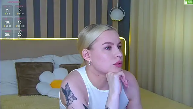 Snapshot of AmaliaBell chatting on 07-12-26, 01:12 AmaliaBell online show from 07-12-26, 01:12