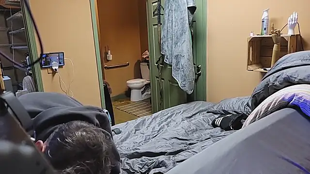 leahcimnikral online show from 12-15-25, 05:24