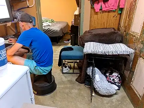 leahcimnikral online show from 09-21-25, 08:36