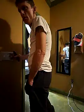 leahcimnikral online show from 12-22-25, 12:55