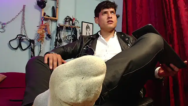 dom2travelersss online show from 11-21-25, 08:52