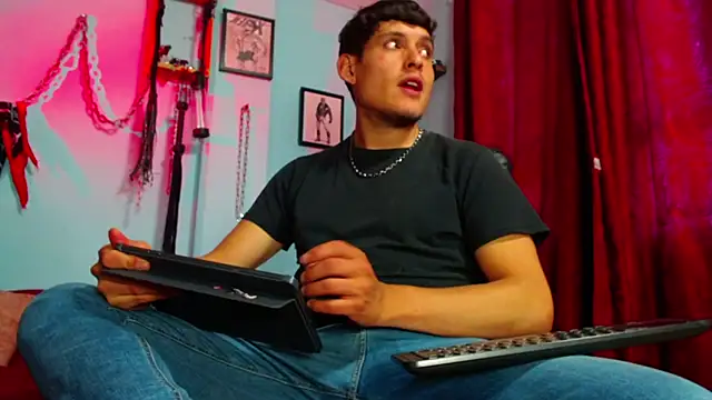 dom2travelersss online show from 03-25-26, 02:49