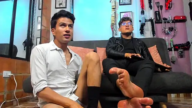 dom2travelersss online show from 02-07-25, 02:58