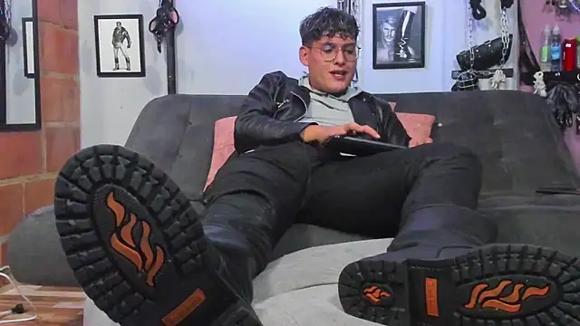 dom2travelersss online show from 02-16-25, 10:22