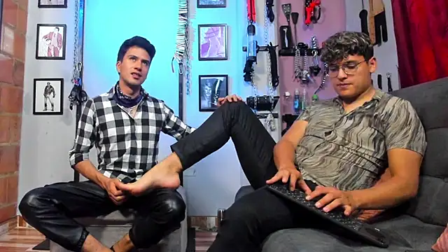 dom2travelersss online show from 02-03-25, 05:24