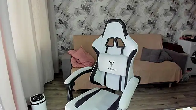 Snapshot of Lis_Kollen chatting on 09-28-25, 07:59 Lis Kollen online show from 09-28-25, 07:59