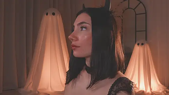 AmyArmstrong online show from 10-12-25, 12:56