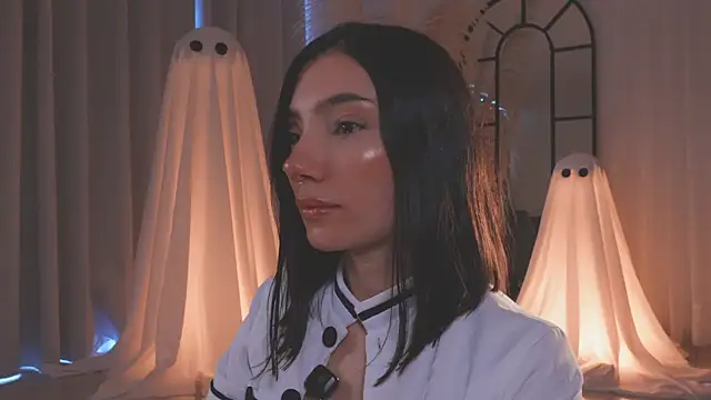 AmyArmstrong online show from 10-18-25, 09:06