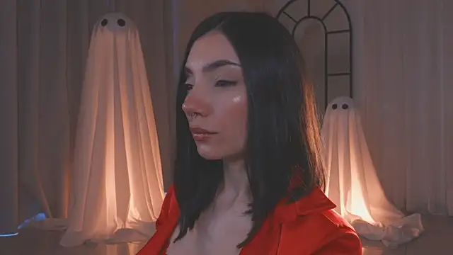 AmyArmstrong online show from 10-24-25, 07:24