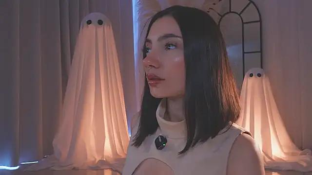 AmyArmstrong online show from 10-26-25, 07:58