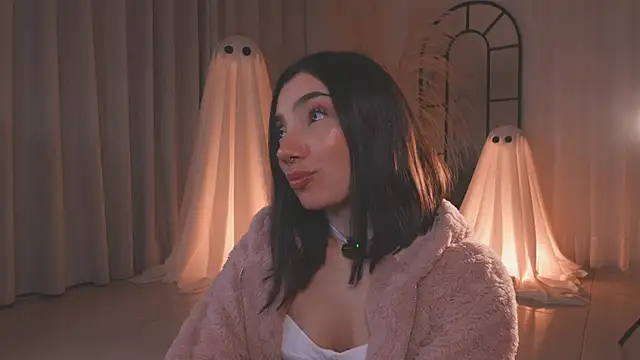 AmyArmstrong online show from 10-16-25, 01:47