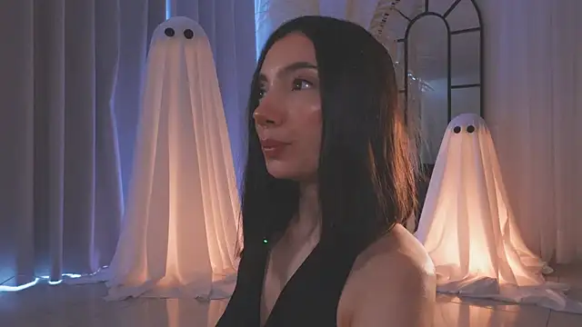 AmyArmstrong online show from 10-21-25, 02:38