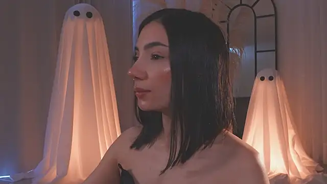 AmyArmstrong online show from 10-19-25, 02:20