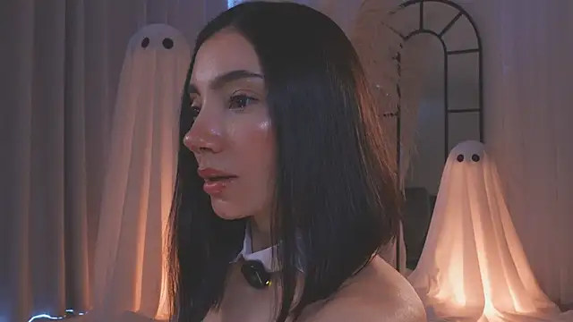 AmyArmstrong online show from 10-28-25, 07:57