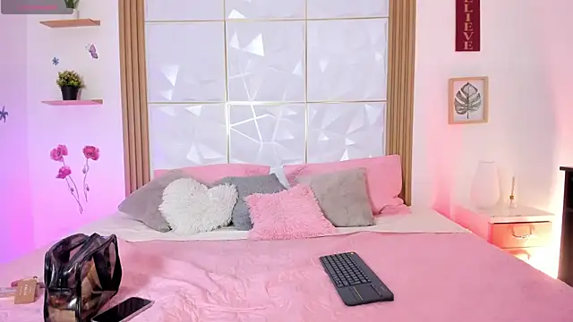 natalie jaensen online show from 04-19-26, 05:36