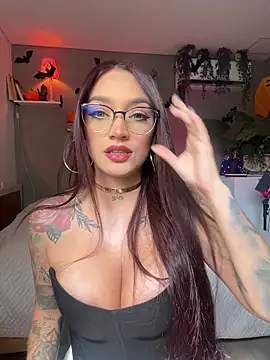 Snapshot of DaniDusan_ chatting on 10-17-25, 07:15 DaniDusan  online show from 10-17-25, 07:15