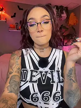 DaniDusan  online show from 10-28-25, 07:13