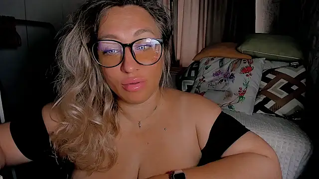 Snapshot of CumOnMy_Tits chatting on 07-11-26, 02:45 CumOnMy Tits online show from 07-11-26, 02:45