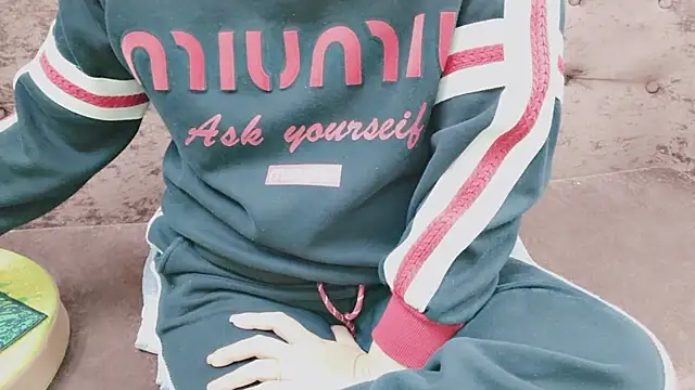 Sophie Secret online show from 11-26-25, 10:32