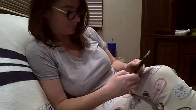 Snapshot of Milfywaysx chatting on 09-18-25, 03:20 Milfywaysx online show from 09-18-25, 03:20