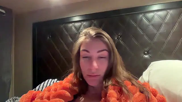 Snapshot of Milfywaysx chatting on 10-19-25, 02:14 Milfywaysx online show from 10-19-25, 02:14