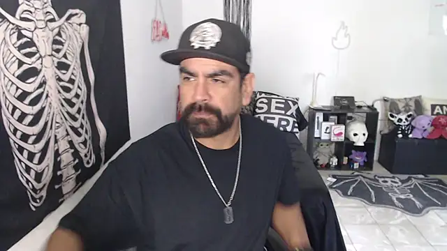 soyelcarlitos  online show from 05-03-26, 05:38