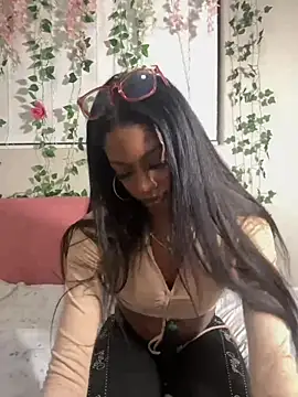 Snapshot of mismialove chatting on 06-26-26, 05:24 mismialove online show from 06-26-26, 05:24