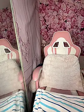 mismialove online show from 04-14-26, 09:14