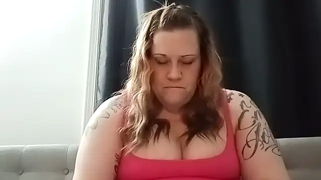 Snapshot of LIL_NELLI chatting on 10-30-25, 04:55 LIL NELLI online show from 10-30-25, 04:55